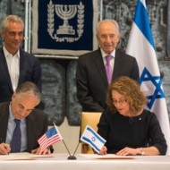 Rivka Carmi signing BGU-UC collaberation in Jerusalem