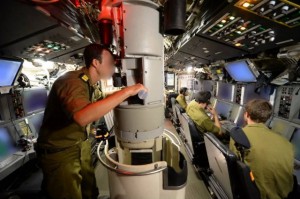 Israel-Navy-Soldiers-on-IDF-Submarine-640x426 2