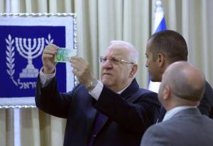 rivlin examines the new 50 nis bill