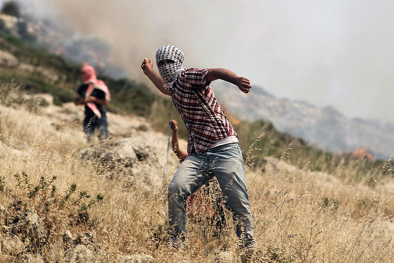 Palestinians attack with rocks.