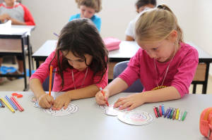 Grade One students in Gush Etzion (Photo: Gershon Elinson/Flash90)