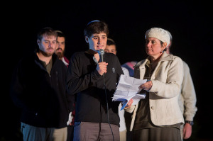 The son and wife of Yehuda Glick speak during a prayer session for Yehuda Glick in Jerusalem. (Photo: Yonatan Sindel/Flash90)
