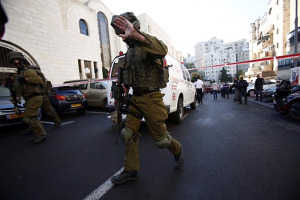 Israeli security forces arrive on the scene of the attack. (Photo: Yonatan Sindelr/FLASH90)