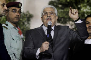 PA leader Abbas welcomes to Ramallah Palestinian terrorists released from Israeli prison in October 2013. (Photo: Issam Rimawi/FLASH90)