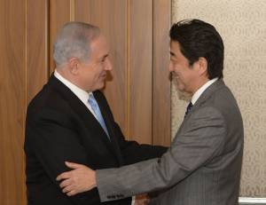 PM Netanyahu and PM Abe. (Photo: Amos Ben-Gershom/GPO)