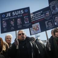 Mourners in Paris hold signs saying, "I am dead, because I'm a Jew." (Miriam Alster/Flash90)