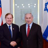 Israeli Prime Minister Benjamin Netanyahu with US congressman Robert Pittenger. (Haim Zach/Flash90)