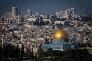 Vista de la Ciudad Vieja de Jerusalén y la Cúpula de la Roca con Jerusalén Occidental en el fondo. (Miriam Alster / FLASH90)