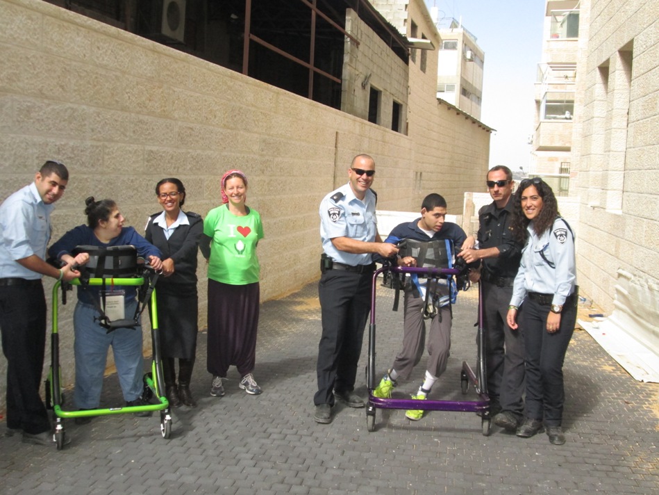 ALEH children with Israel Police officers prepare for the Jerusalem Marathon. (Courtesy)