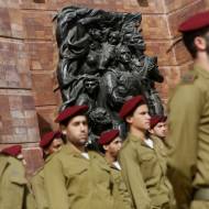 Israeli soldiers stand at attention