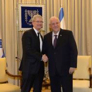 Tim Cook and Reuven Rivlin