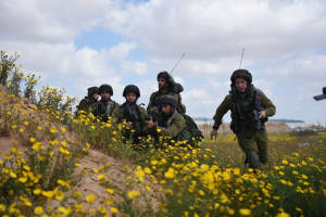 Soldiers practice in an IDF drill in the Gaza border Division