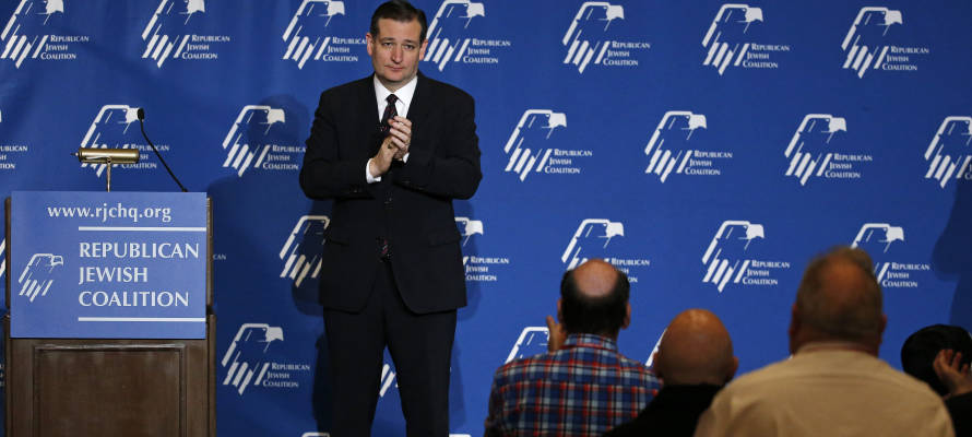 The audience applauds presidential candidate Sen. Ted Cruz