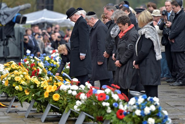 Bergen Belsen Lauder