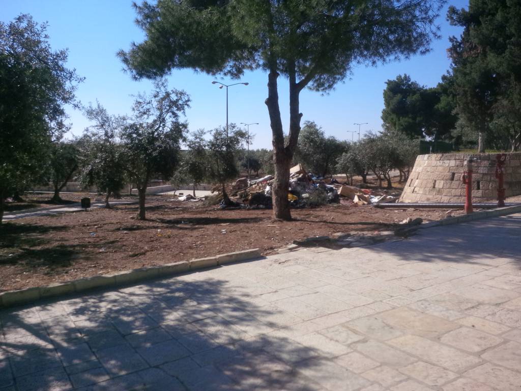 Garbage on Temple Mount
