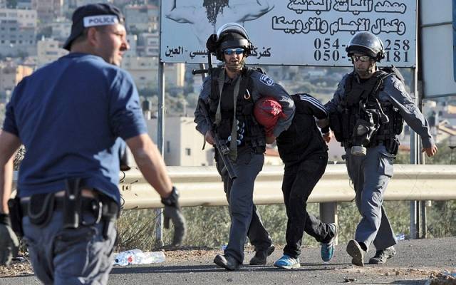 Israeli police arrest an Arab assailant.