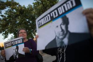 Pro-settlement protest