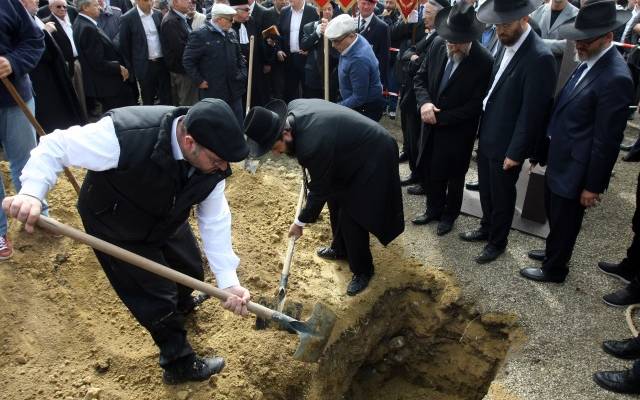 Holocaust victims' remains buried in Strasbourg