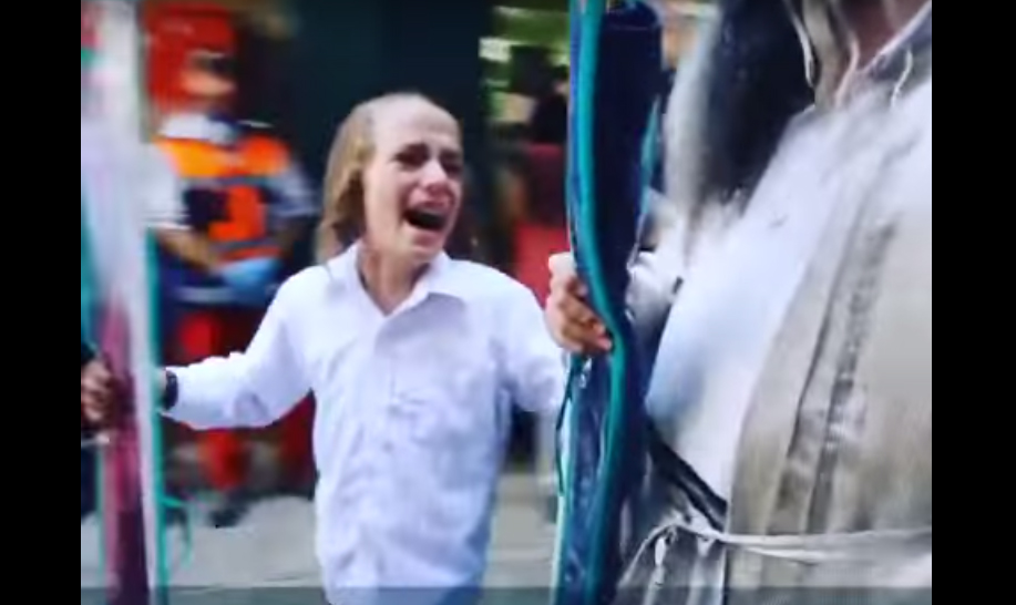 Jewish Child is Terrified as Muslim Mob Verbally Assaults his Jewish Family