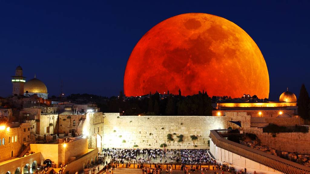 blood moon over jerusalem 2015