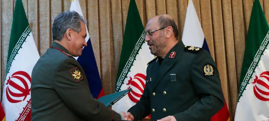 Iranian Defense Minister Sergei Shoigu (L) and Defense Minister Hossein Dehghan.