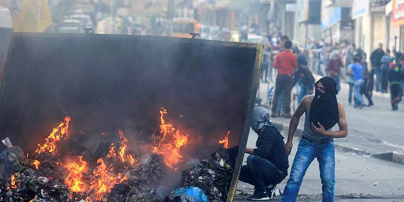 Palestinian riot in Hebron