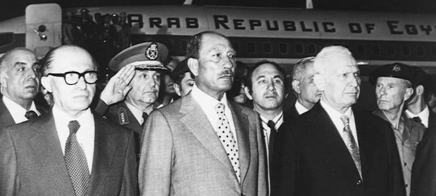 Sadat lands in Israel