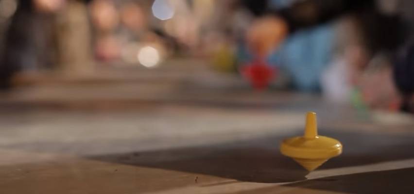 Guinness Book of World Records Announces New Record for Dreidels Spinning at the Same Time in Tel Aviv