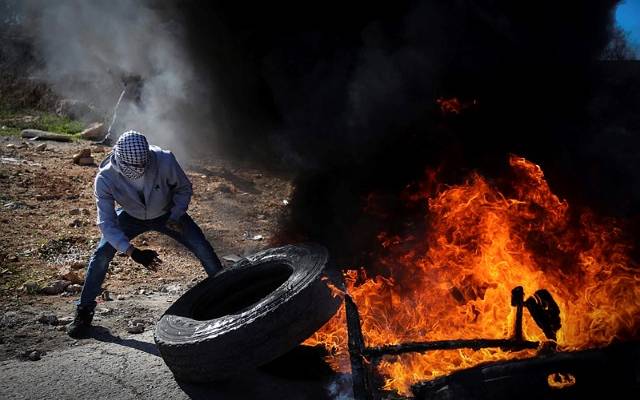 Palestinian riot fire