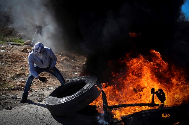 Palestinian riot fire
