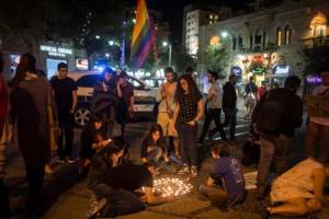 Israelis light candles at Zion Square in Jerusalem in solidarity with the victims of the Orlando shooting attack. (Hadas Parush/Flash90)