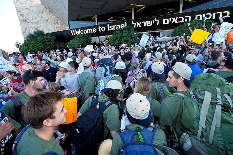 Arriving to Ben Gurion Airport. (Moshe Shai/Flash90)
