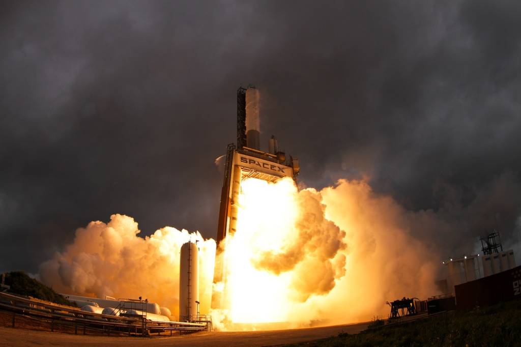 Space X Amos-6