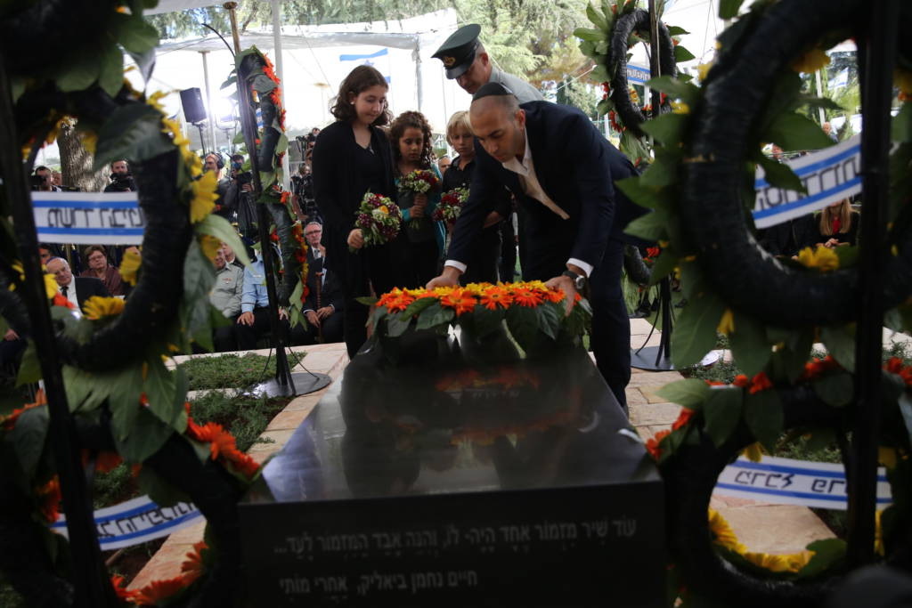 Shloshim service for Shimon Peres