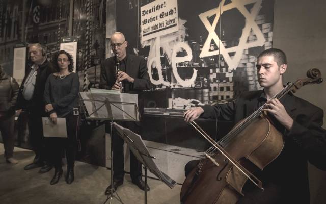 Holocaust music