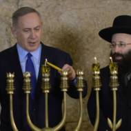 netanyahu-lights-chanukah-candles-with-western-wall-rabbi-shmuel-rabinovitch
