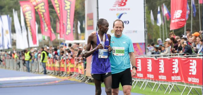 jerusaelem-marathon-winner-shadrack-kipkogey-with-mayor-barkat