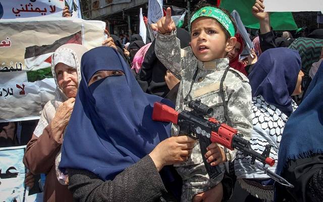 Hamas Gaza child gun