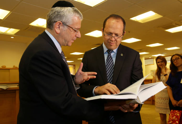 El alcalde de Jerusalén Nir Barkat y la UWI fundador Michael Gerbitz