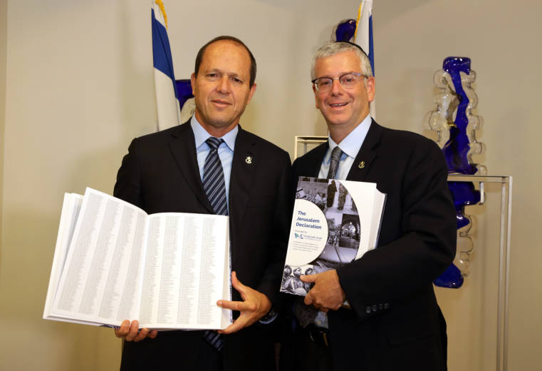 El alcalde de Jerusalén Nir Barkat y la UWI fundador Michael Gerbitz