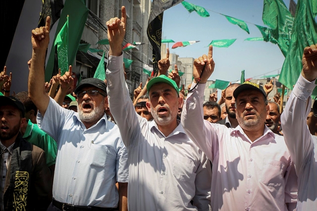 Palestinians protest