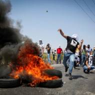 Palestinians riot