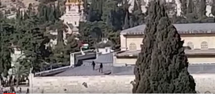 Israel removes Palestinian flag from Temple Mount