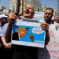 Palestinians ridicule Trump