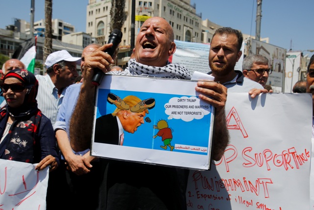 Palestinians ridicule Trump