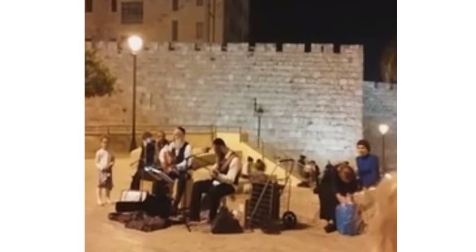 Song and prayer at the Western Wall