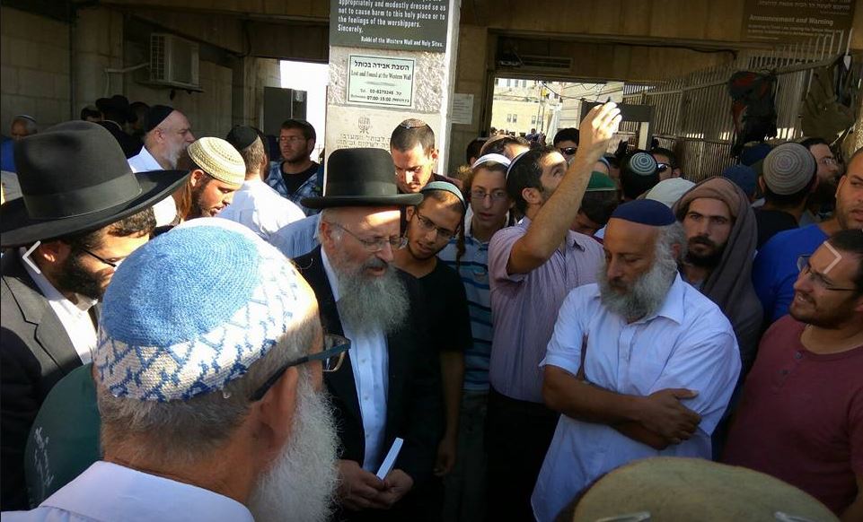 Jews at Temple Mount on Tisha b'Av