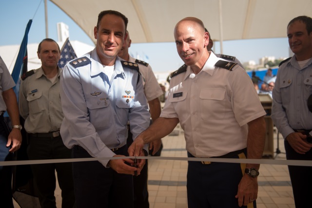 US Army Maj. Gen. John Gronski (R) and IDF Brig. Gen. Zvika Haimovich