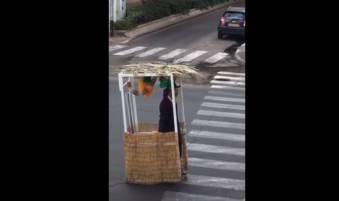 Sukkah on wheels