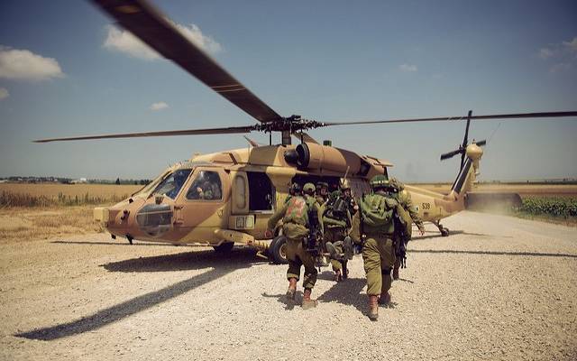 IDF medics train to evacuate wounded troops.